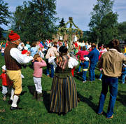 folkdr�kt, folkdr�kter, kultur, kyrkoruin, Marieby, midsommar, midsommarfirande, nutid, sommar